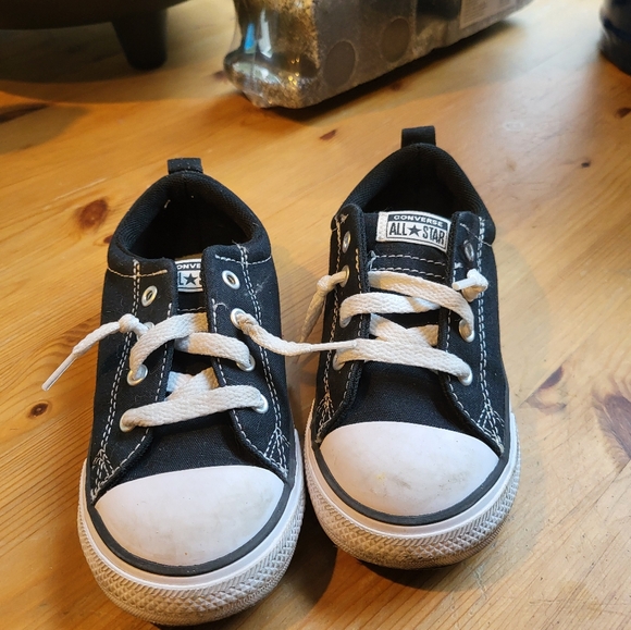 Kids converse - Picture 1 of 3